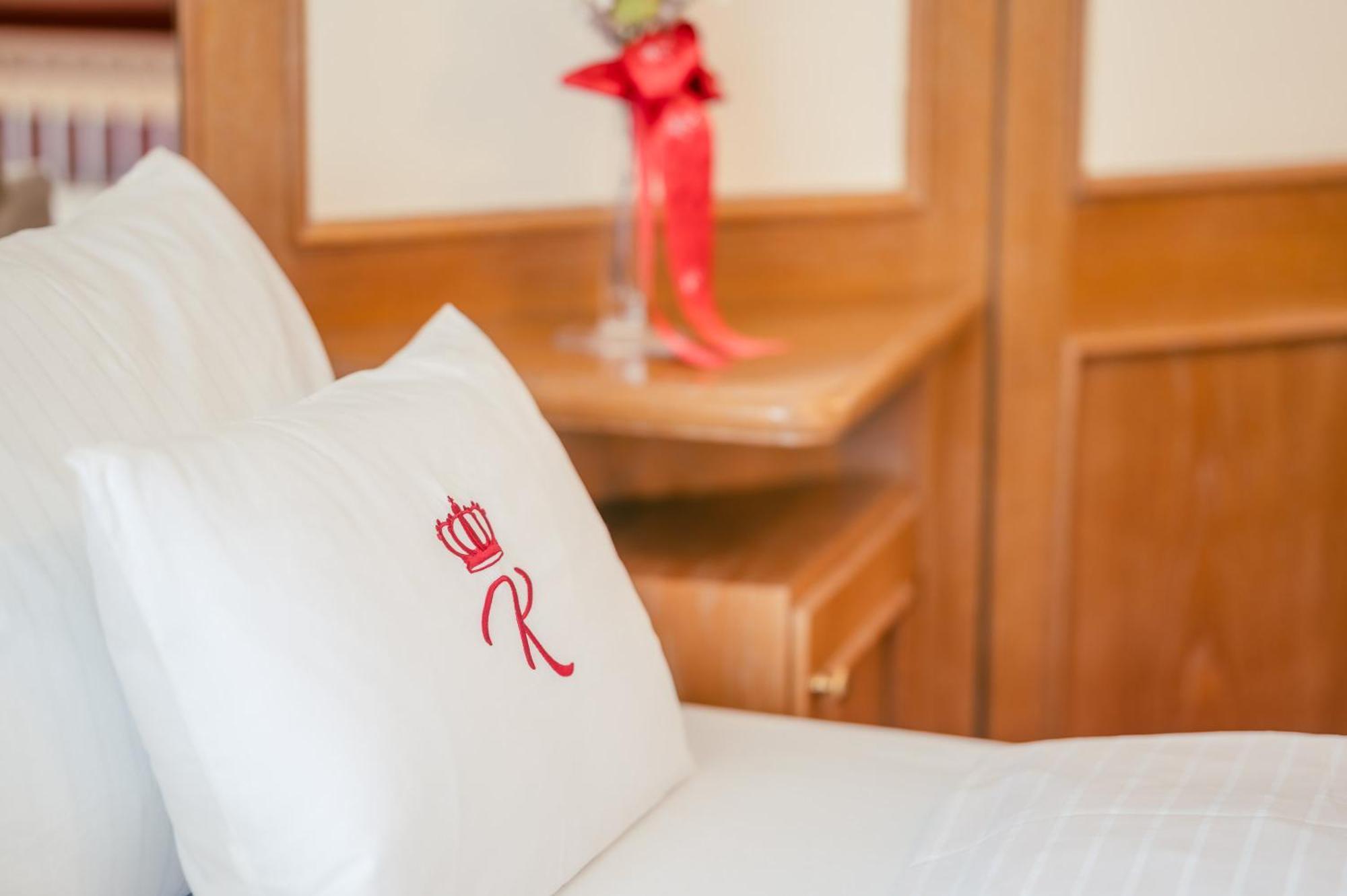 Hotel Am Schlosspark Zum Kurfuerst Oberschleißheim Rum bild