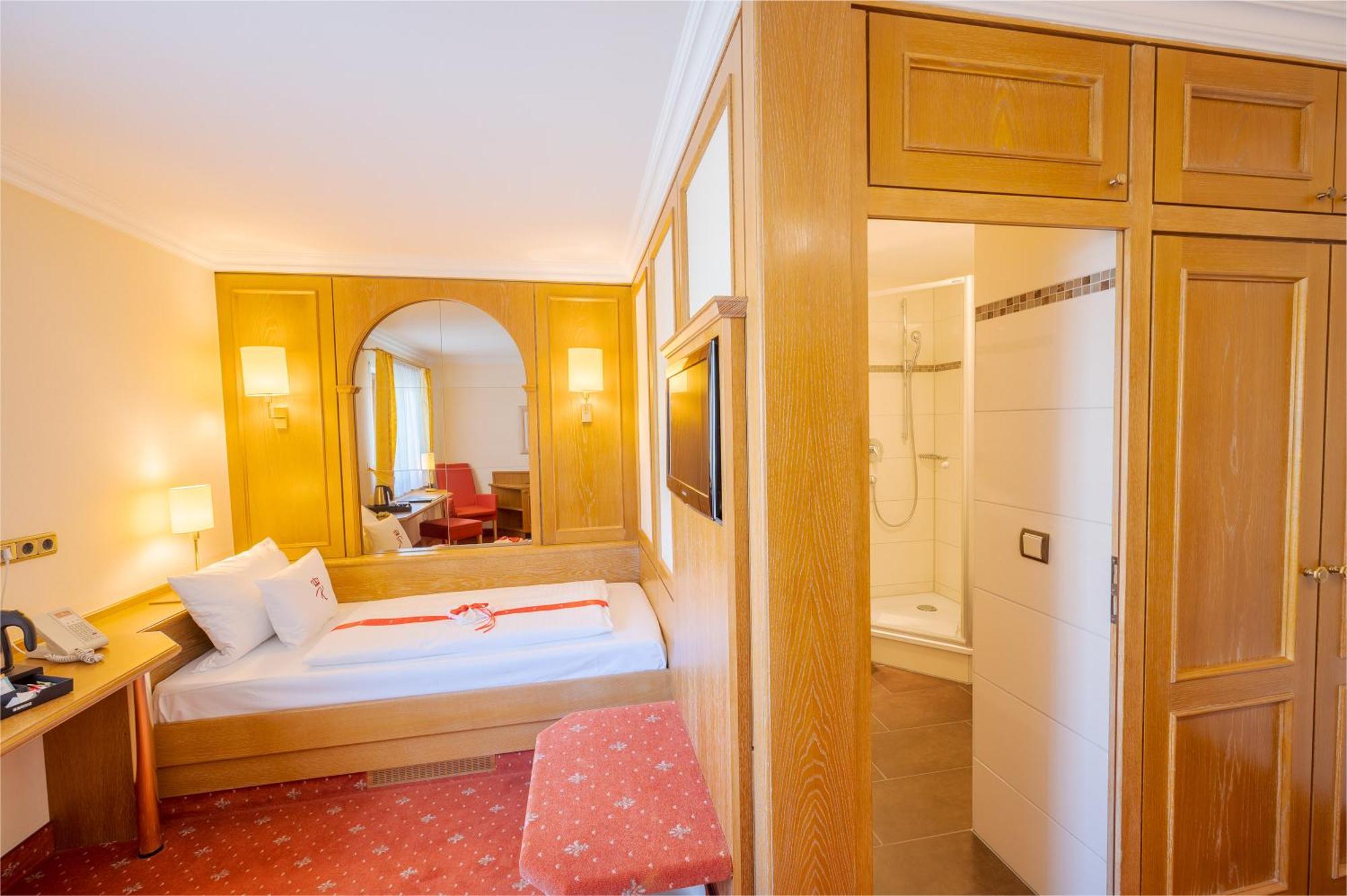 Hotel Am Schlosspark Zum Kurfuerst Oberschleißheim Exteriör bild