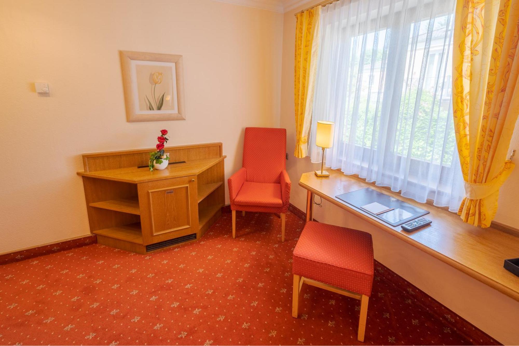 Hotel Am Schlosspark Zum Kurfuerst Oberschleißheim Rum bild