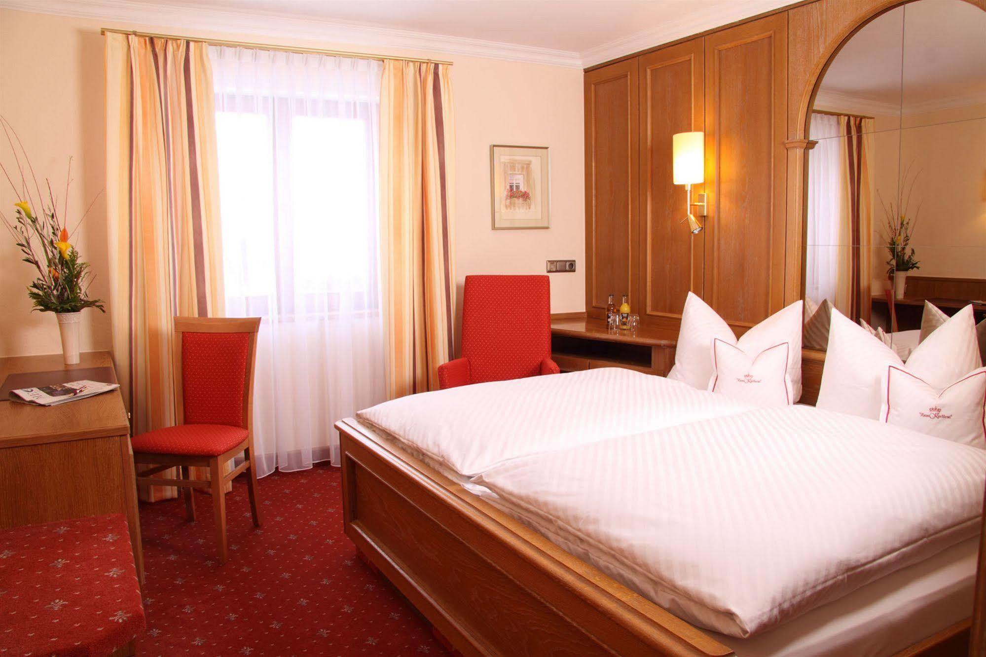 Hotel Am Schlosspark Zum Kurfuerst Oberschleißheim Rum bild